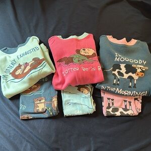 Bundle of 2t pjs: otters 🦦 & cows 🐄